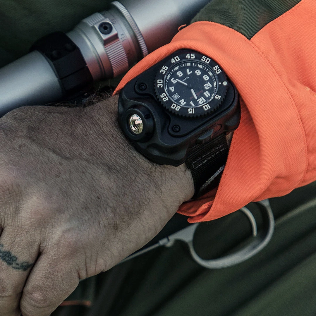 SureFire 2211 Signature WristLight | Light + Watch | 300 Lumens 4 SureFire 2211 Signature WristLight | Light + Watch | 300 Lumens - Image 2