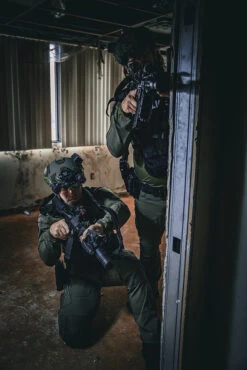 Team Wendy RifleTech | Lightweight NIJ Level III & No Through-Hole Design 11 Team Wendy RifleTech | Lightweight NIJ Level III & No Through-Hole Design -Tactical Equipment team wendy rifletech ranger green two operatives holding rifles wearing rifletech helmets on a mission lifestyle